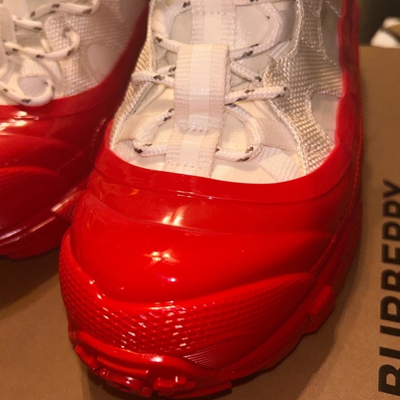 New!!! Burberry Arthur Low Top Red And White Sneakers - Picture 3 of 9